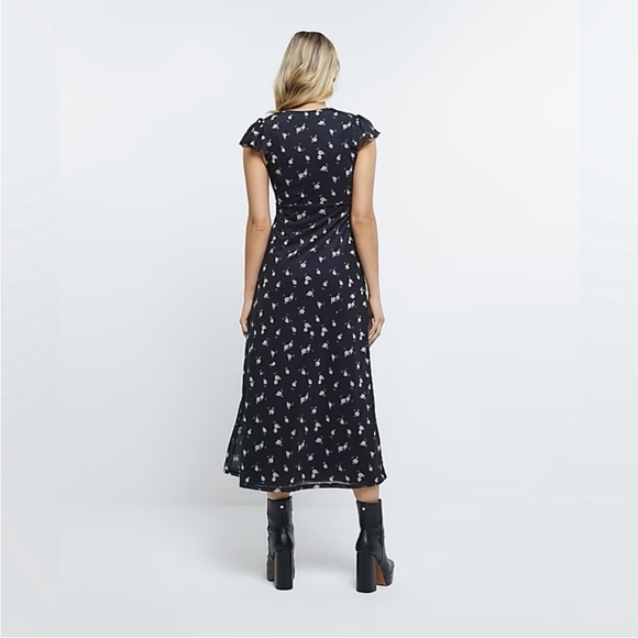 Urban Outfitters Women’s Black V Neck Floral Midi Dress. Size Medium. - Picture 4 of 13